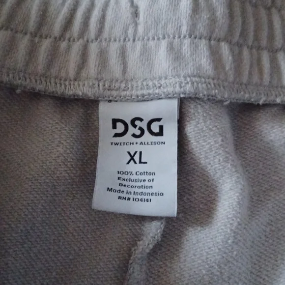 -- Off White Cargo Shorts - Picture 6 of 9